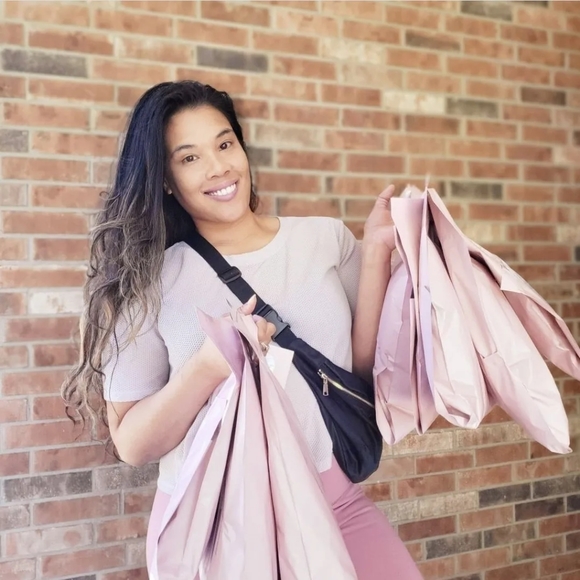 WELCOME. 💕 I'd love for you to use the OFFER button ☺️ - Picture 7 of 16